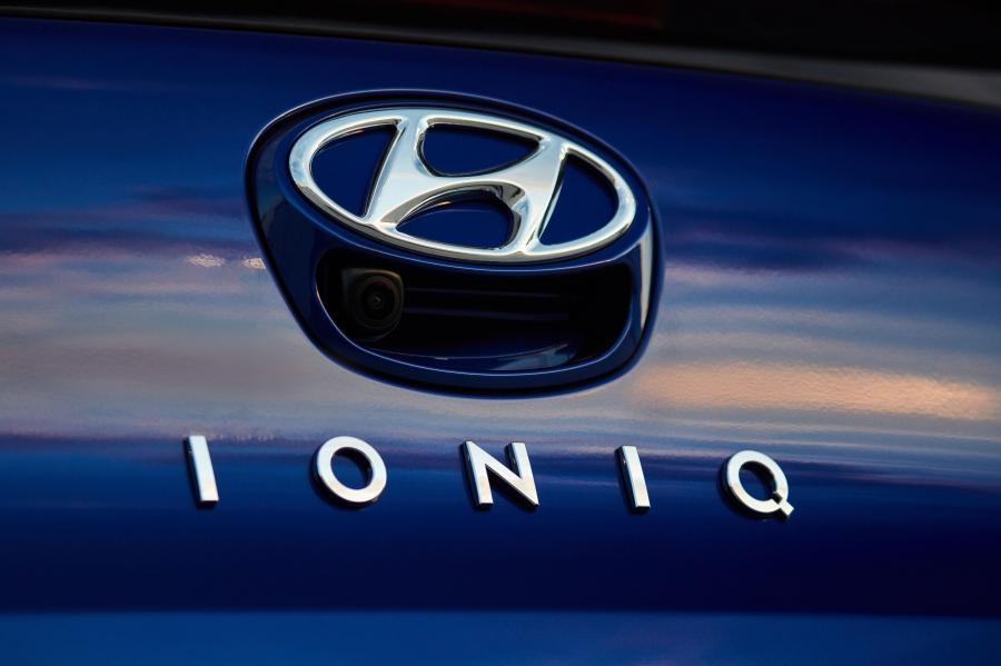 Логотип Hyundai IONIQ electric (AE) 2019 года  (AU) (фото 34 из 35)